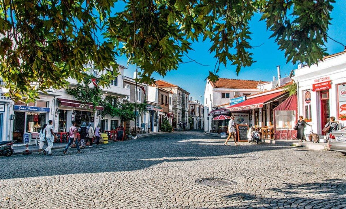 Gökçeada'dan çıkan taşlar, evlerin inşasında kullanılıyor