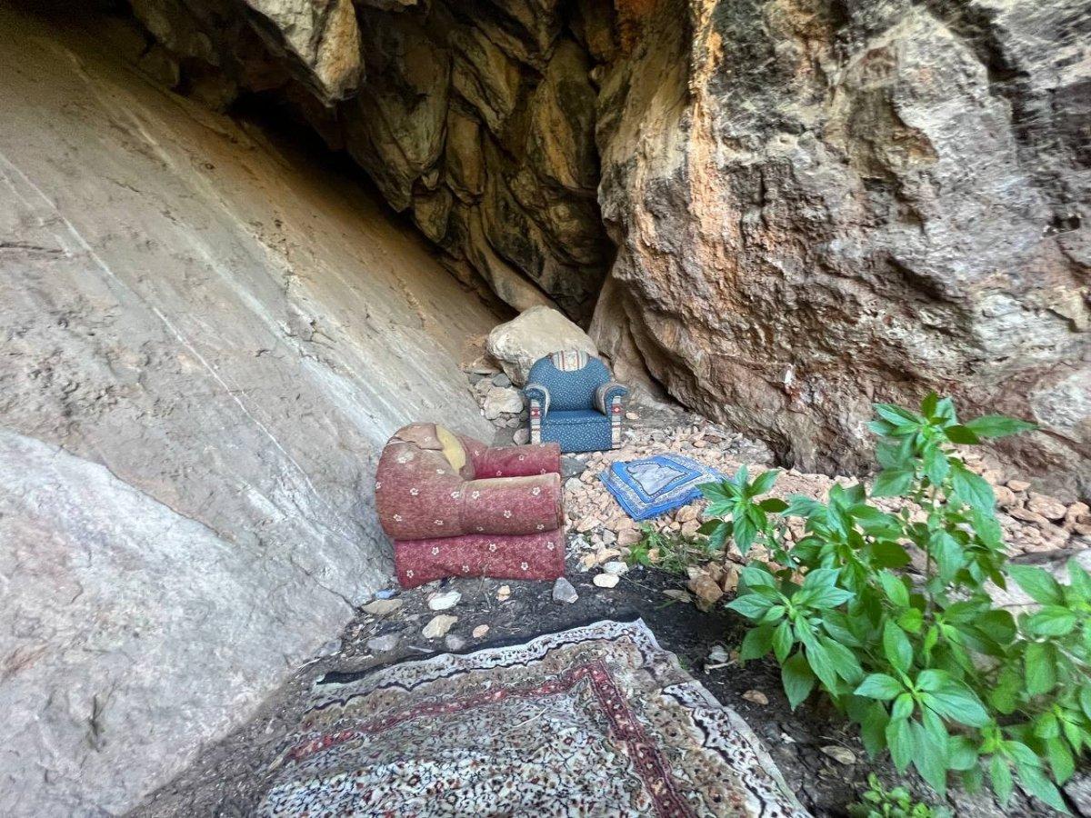 Bursa'da kazdıkları mağara yaşam alanları oldu