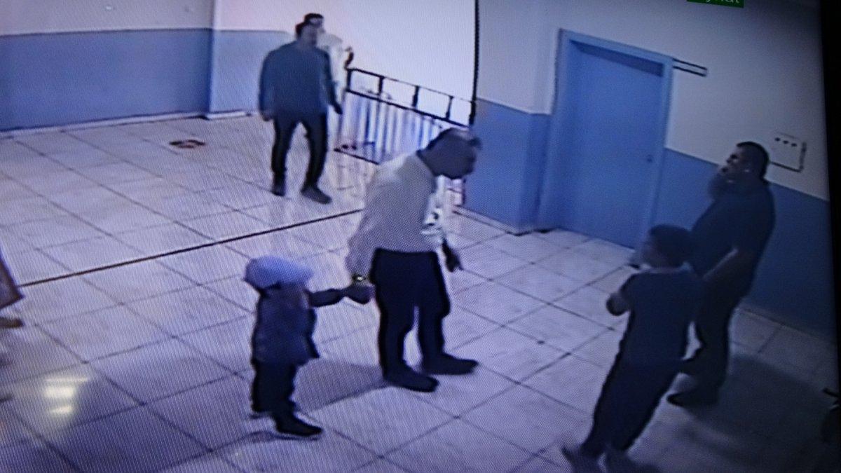 Muş’ta boğazına şeker kaçan öğrenciyi Heimlich manevrası ile kurtardı