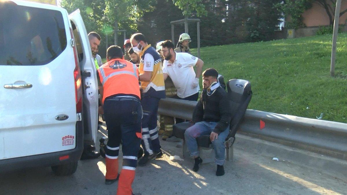 Ümraniye'de işçi minibüsü kaza yaptı: 11 yaralı