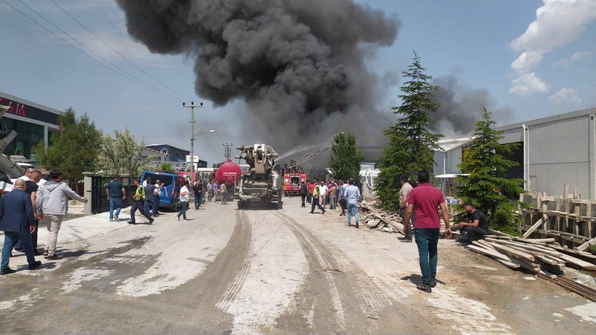 Uşak'ta iplik fabrikasında yangın