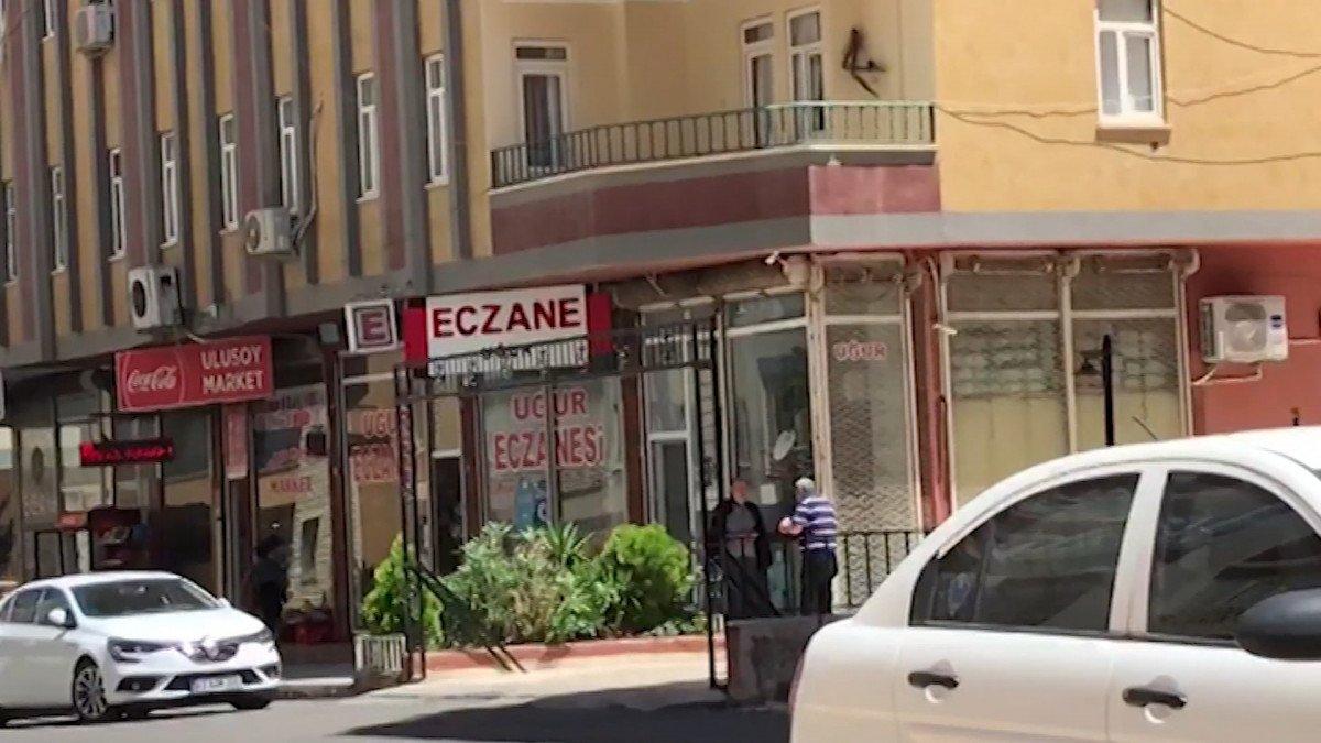 Şanlıurfa’da, eczaneye tüfekli saldırı kameraya yansıdı