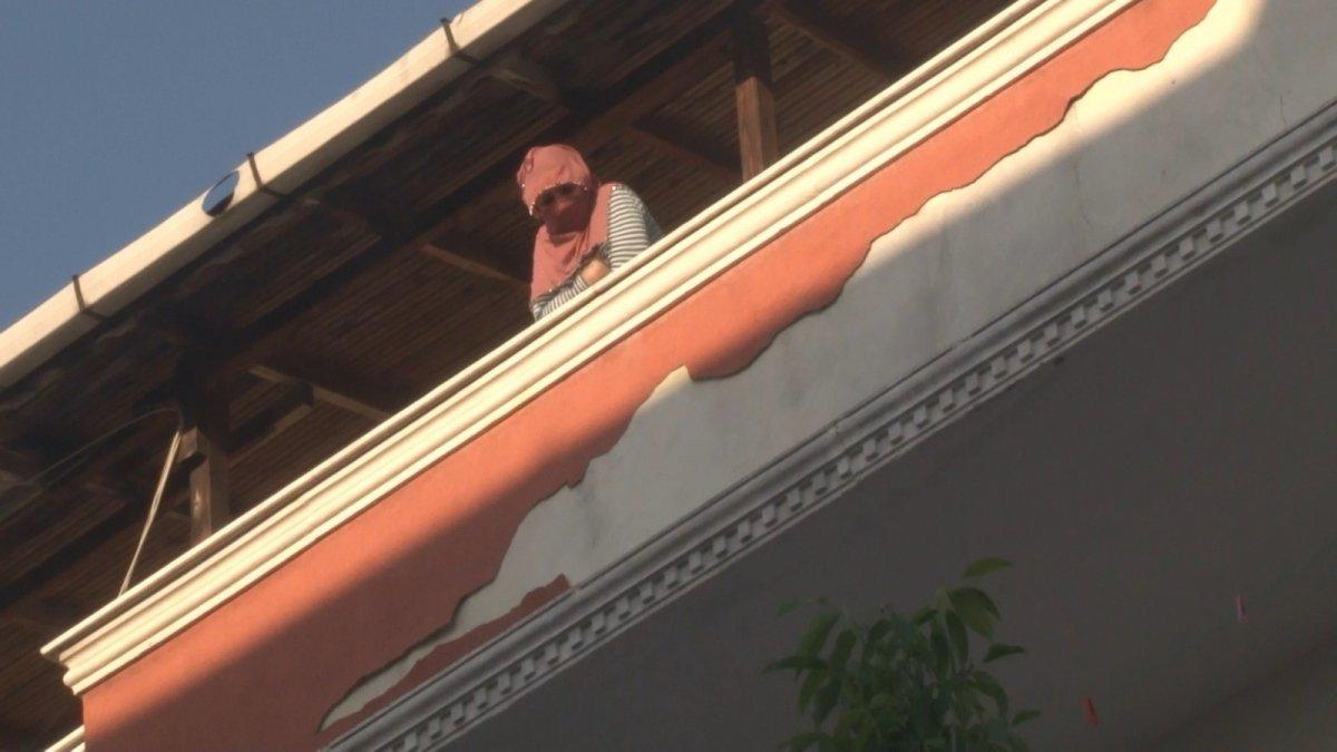 Ümraniye'de hurdalık deposu alev alev yandı