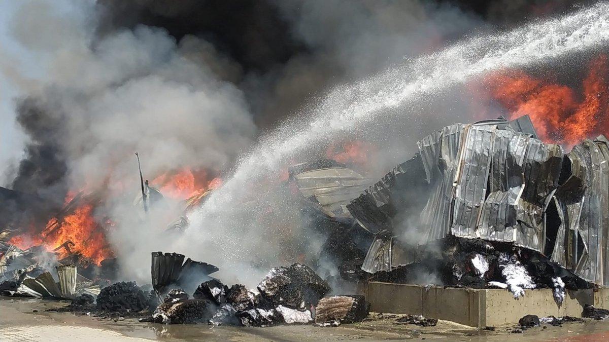 Uşak'ta iplik fabrikasında yangın