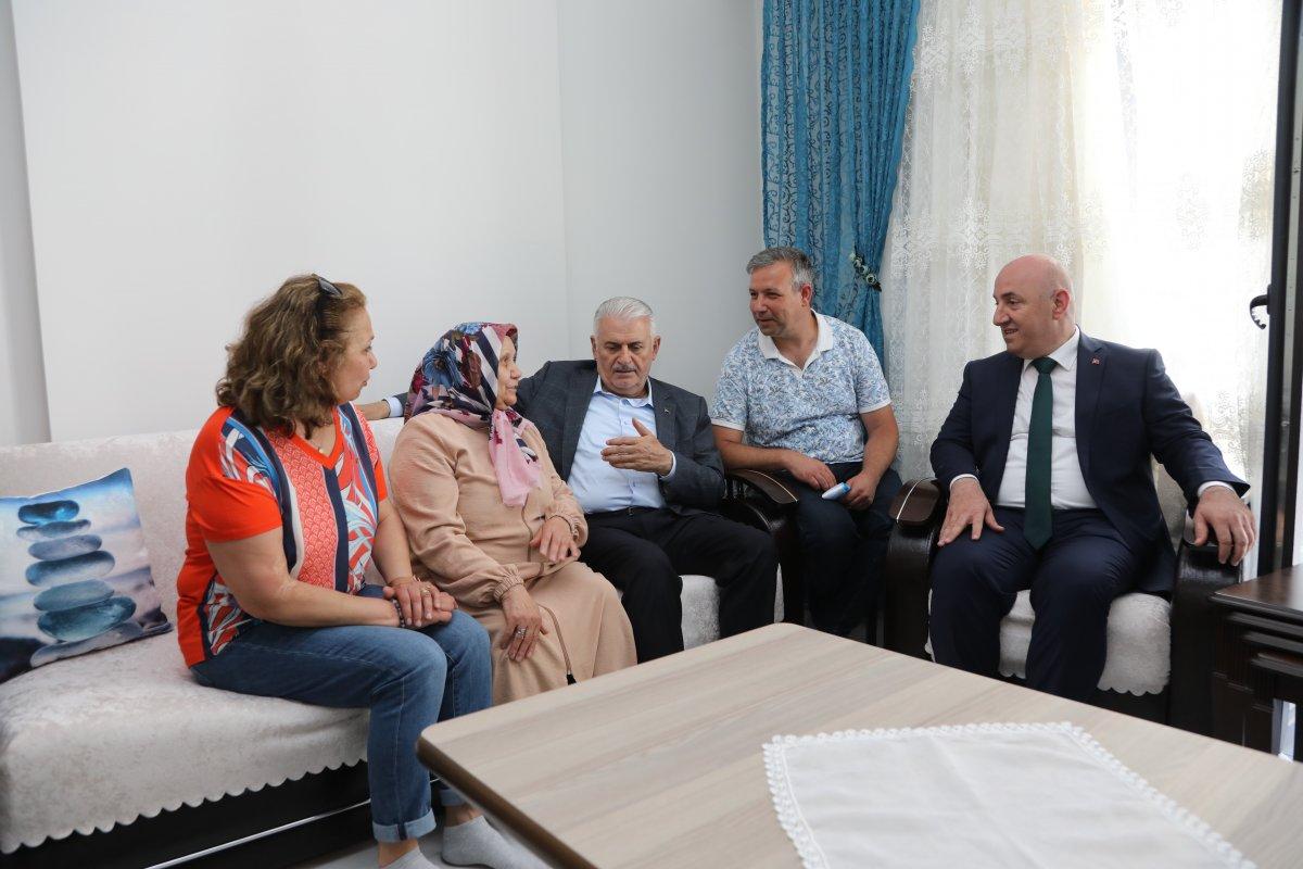 Binali Yıldırım, Neriman Teyze'nin çay davetini kırmadı