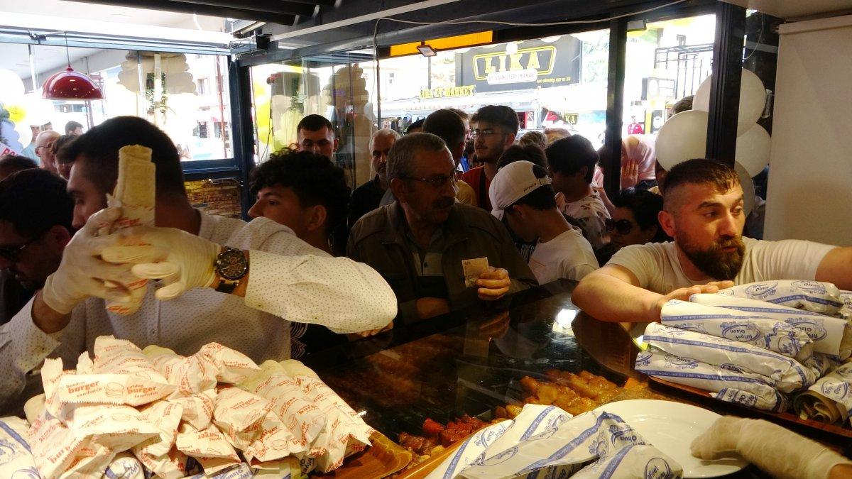 Samsun'da 1 TL'lik döner izdiham oluşturdu