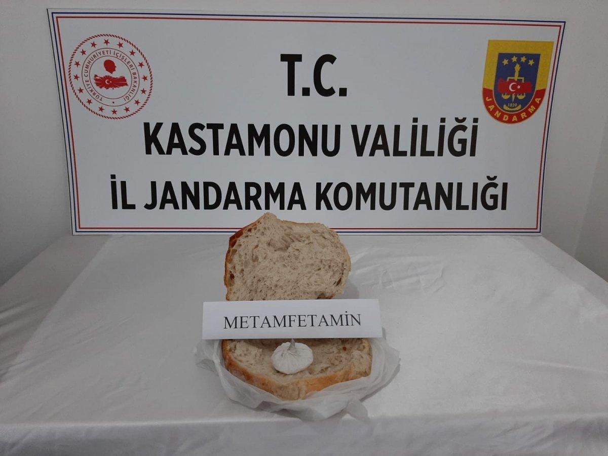Kastamonu'da ekmek arasına uyuşturucu sakladı
