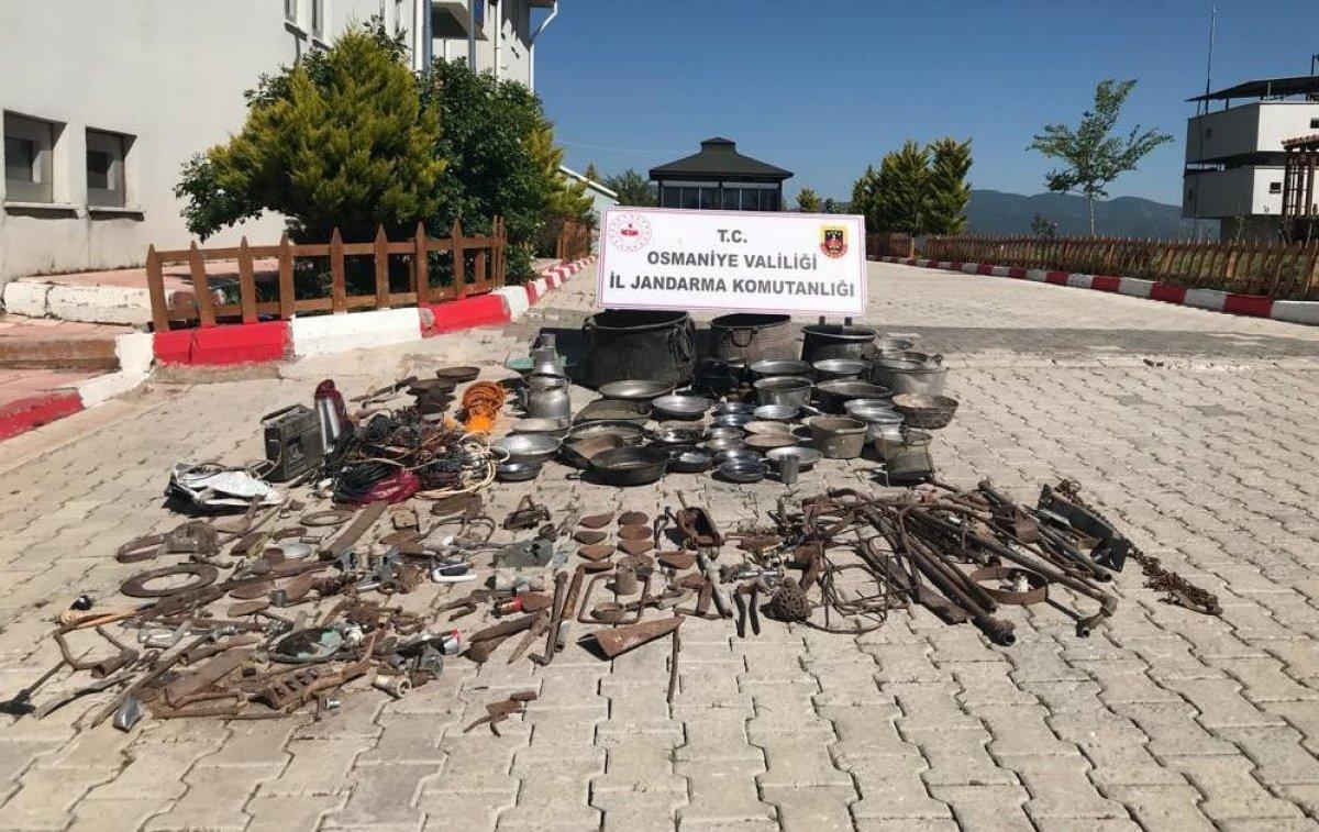 Osmaniye'de köy evlerini soyanlar yakalandı