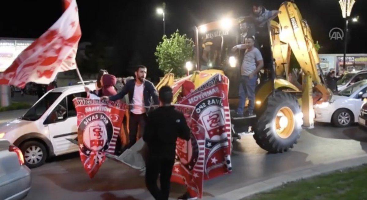 Sivassporlu taraftarların kupa sevinci