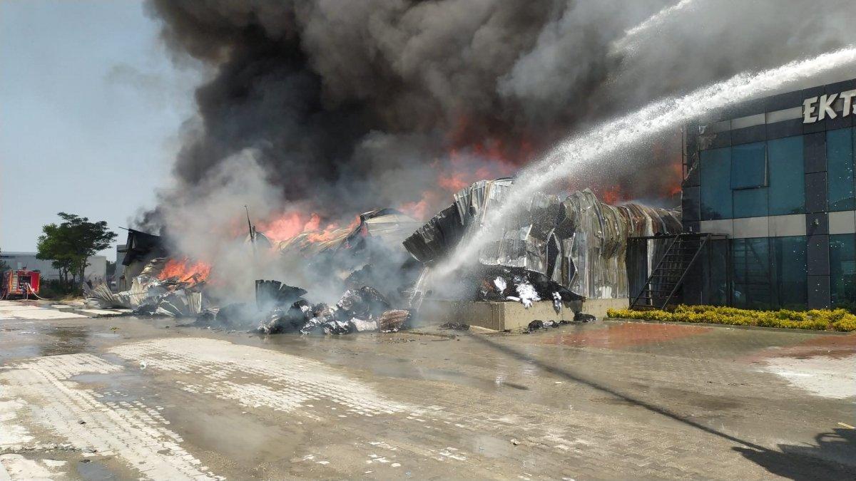 Uşak'ta iplik fabrikasında yangın