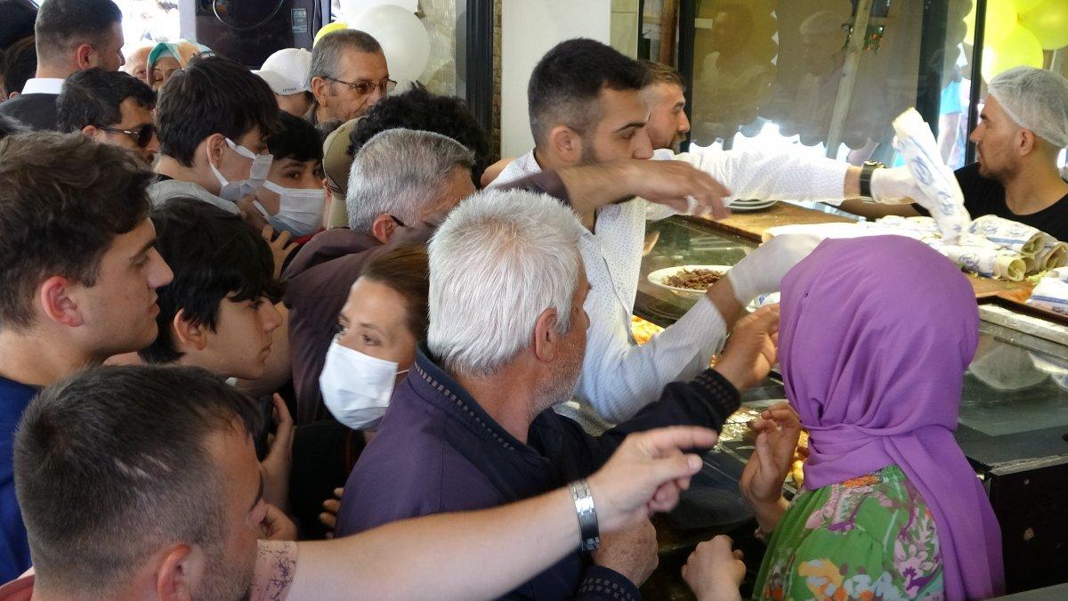 Samsun'da 1 TL'lik döner izdiham oluşturdu