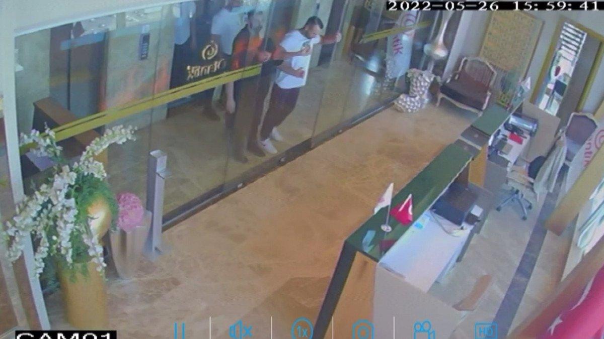 Beylikdüzü'nde, Mısırlı iş adamı ve çalışanlarının darbedilme anları kamerada