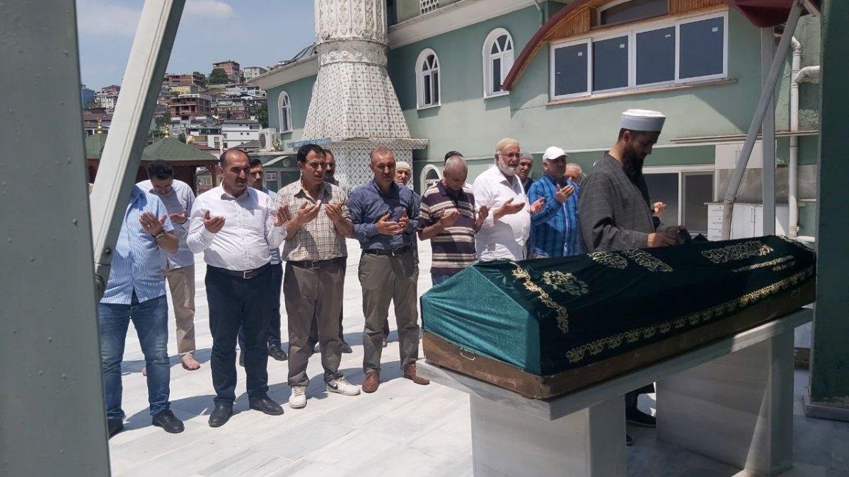 Kocaeli’de ormanda ölü bulunan çocuk, toprağa verildi