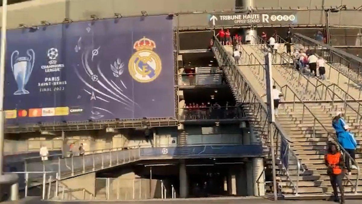 Şampiyonlar Ligi finali 3 kez ertelemeli başladı