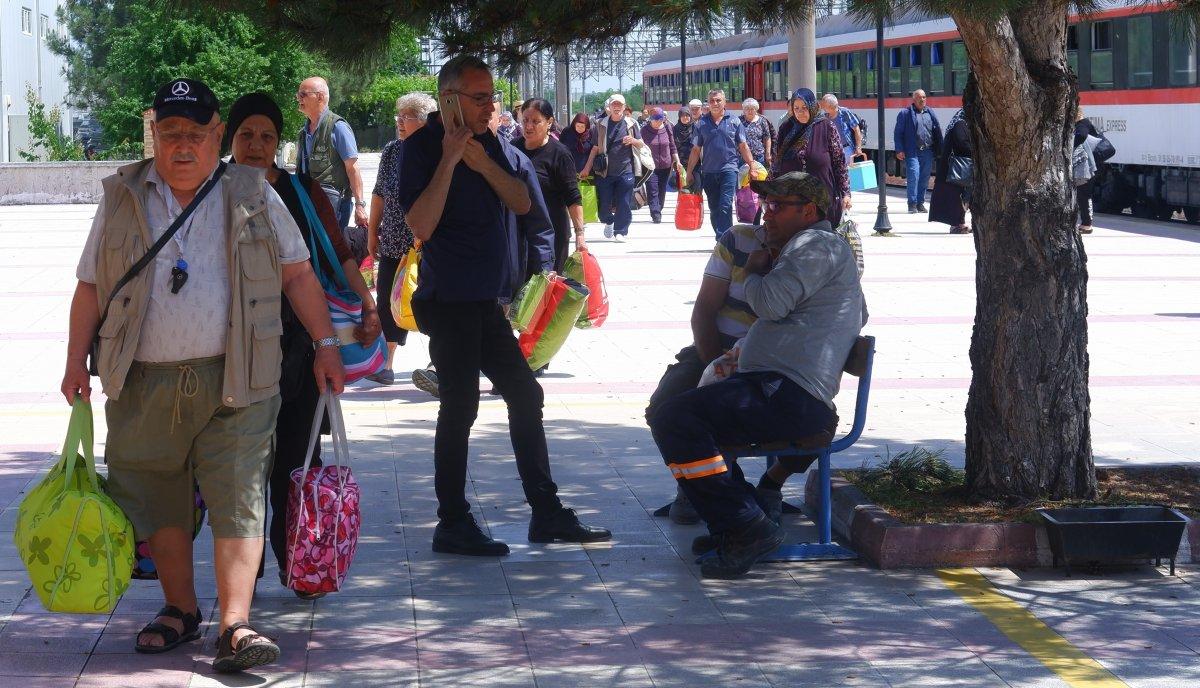 Gurbetçiler ana vatanlarına gelmeye başladı