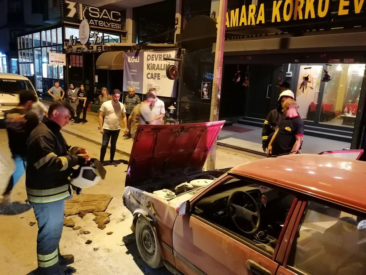 Kocaeli'de sürücü otomobilinin yandığını fark etmedi