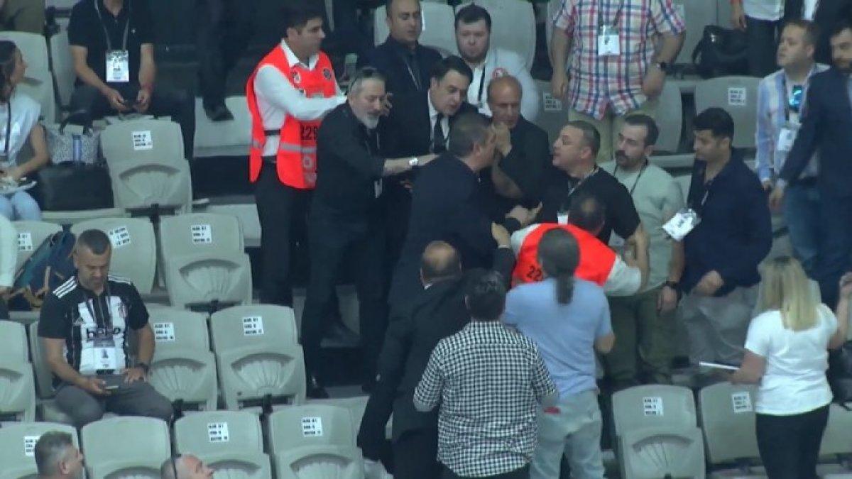 Beşiktaş Genel Kurulu'nda kavga çıktı