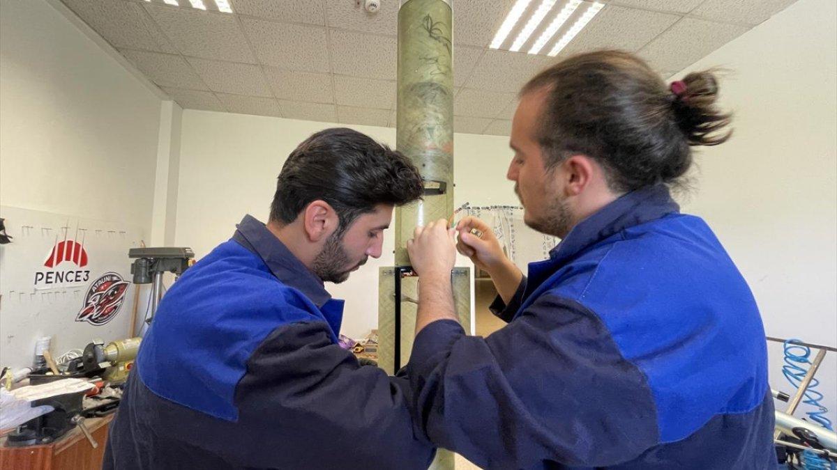 Üniversiteli gençler, ürettikleri roketle ABD'de yarışacak