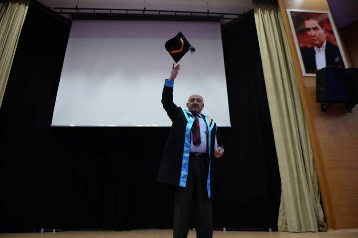 Bingöl'de hayalini kurduğu inşaat mühendisi diplomasını 71 yaşında aldı