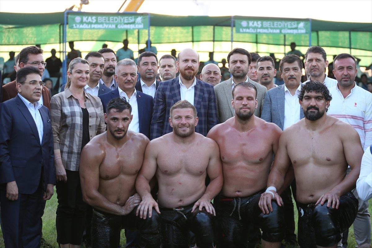 Antalya'da Kaş Belediyesi 1. Yağlı Güreşleri başpehlivanı İsmail Balaban oldu