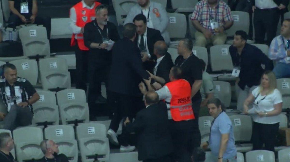 Beşiktaş Genel Kurulu'nda kavga çıktı