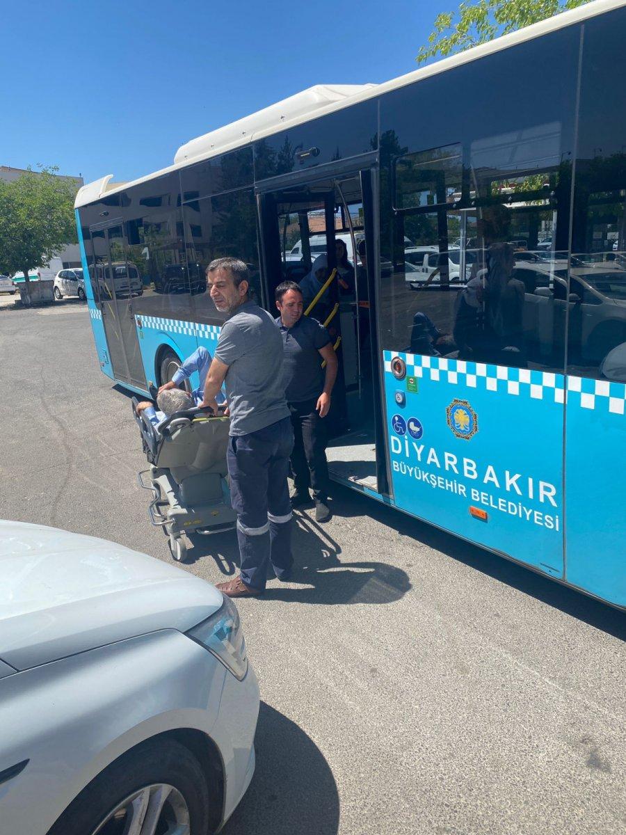 Diyarbakır'da otobüste fenalaştı: Sürücü hastaneye yetiştirdi