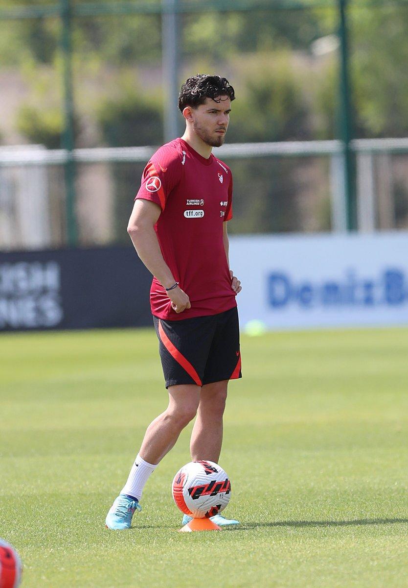 Ferdi Kadıoğlu: Milli Takım'da olduğum için gurur duyuyorum