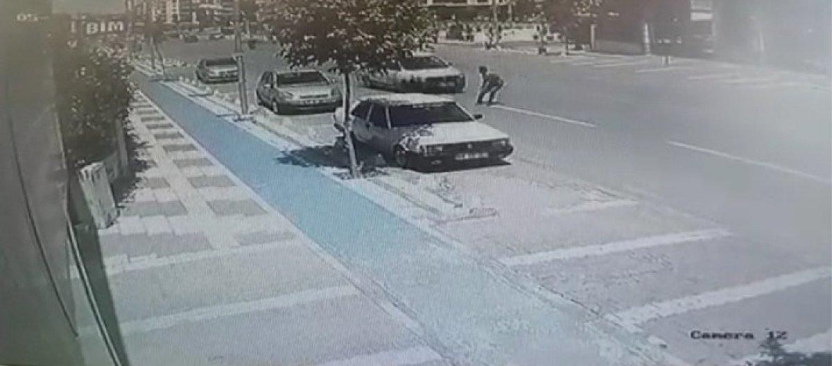 Malatya'da şaşırtan kaza güvenlik kamerasına yansıdı