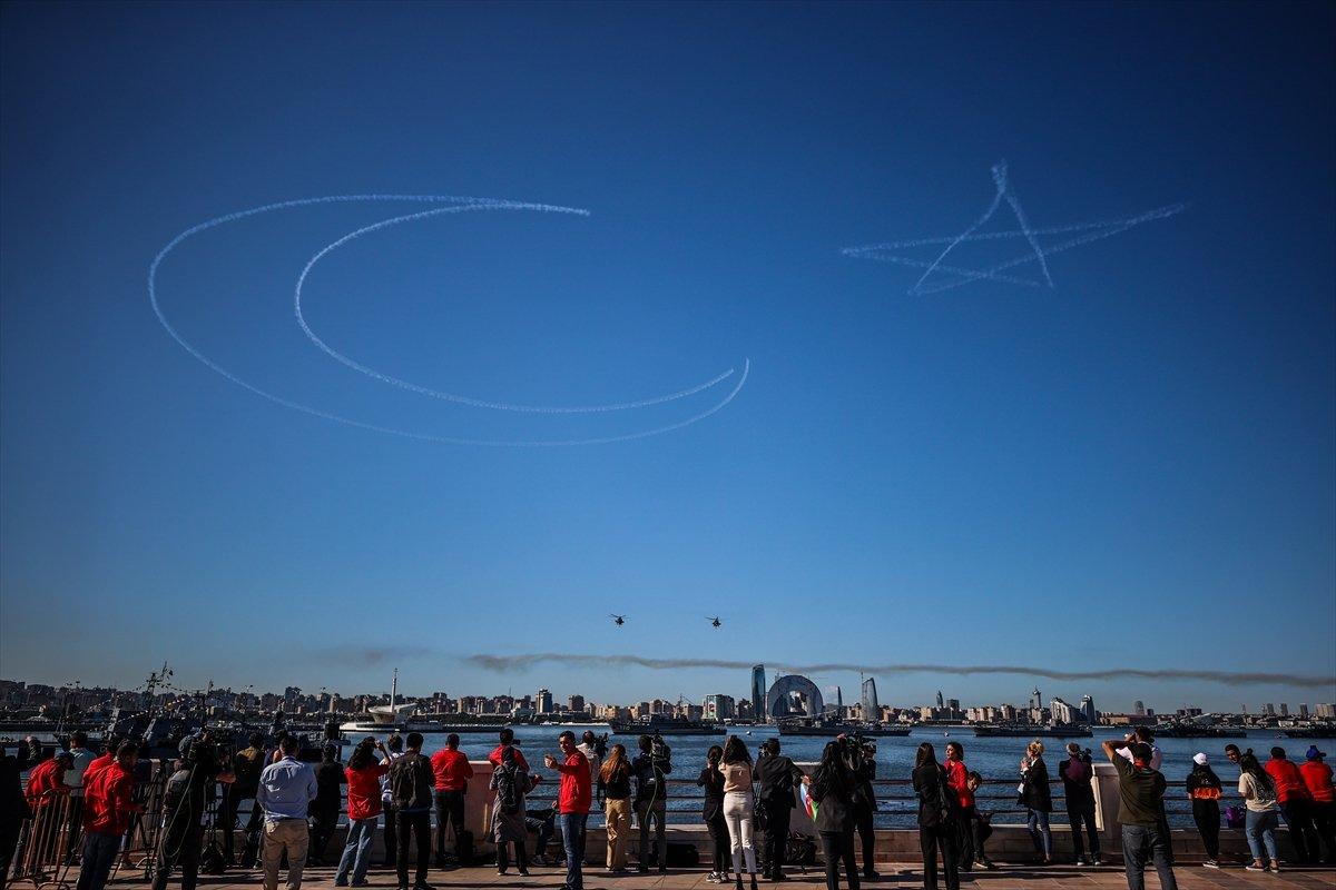 Erdoğan ve Aliyev, Türk Yıldızları ve Solo Türk ekibinin akrobasi gösterisini izledi