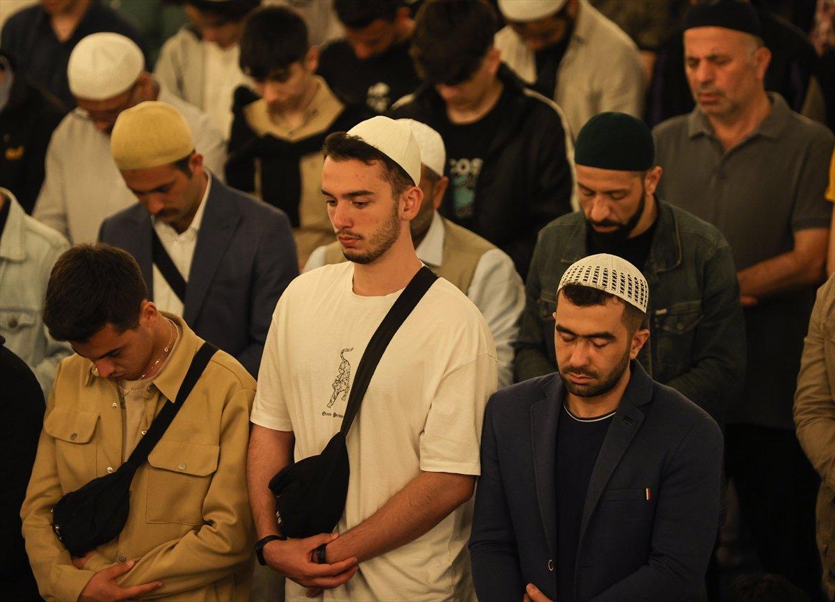 İstanbul'un Fethi'nin 569. yılında gençler, Ayasofya'da namaz kıldı
