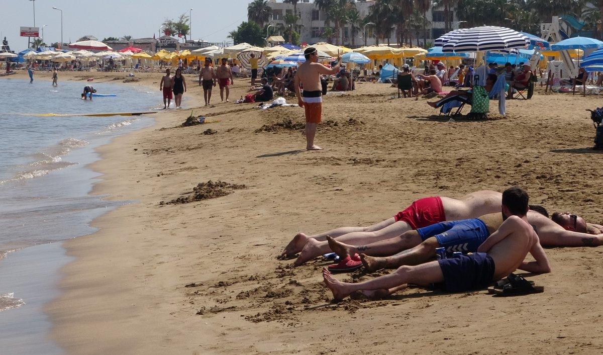 Mersin sahillerinde yoğunluk başladı
