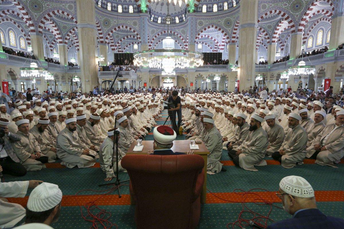 Yeşil Cami Kuran Kursu'ndaki 393 hafız, icazetle taçlandı