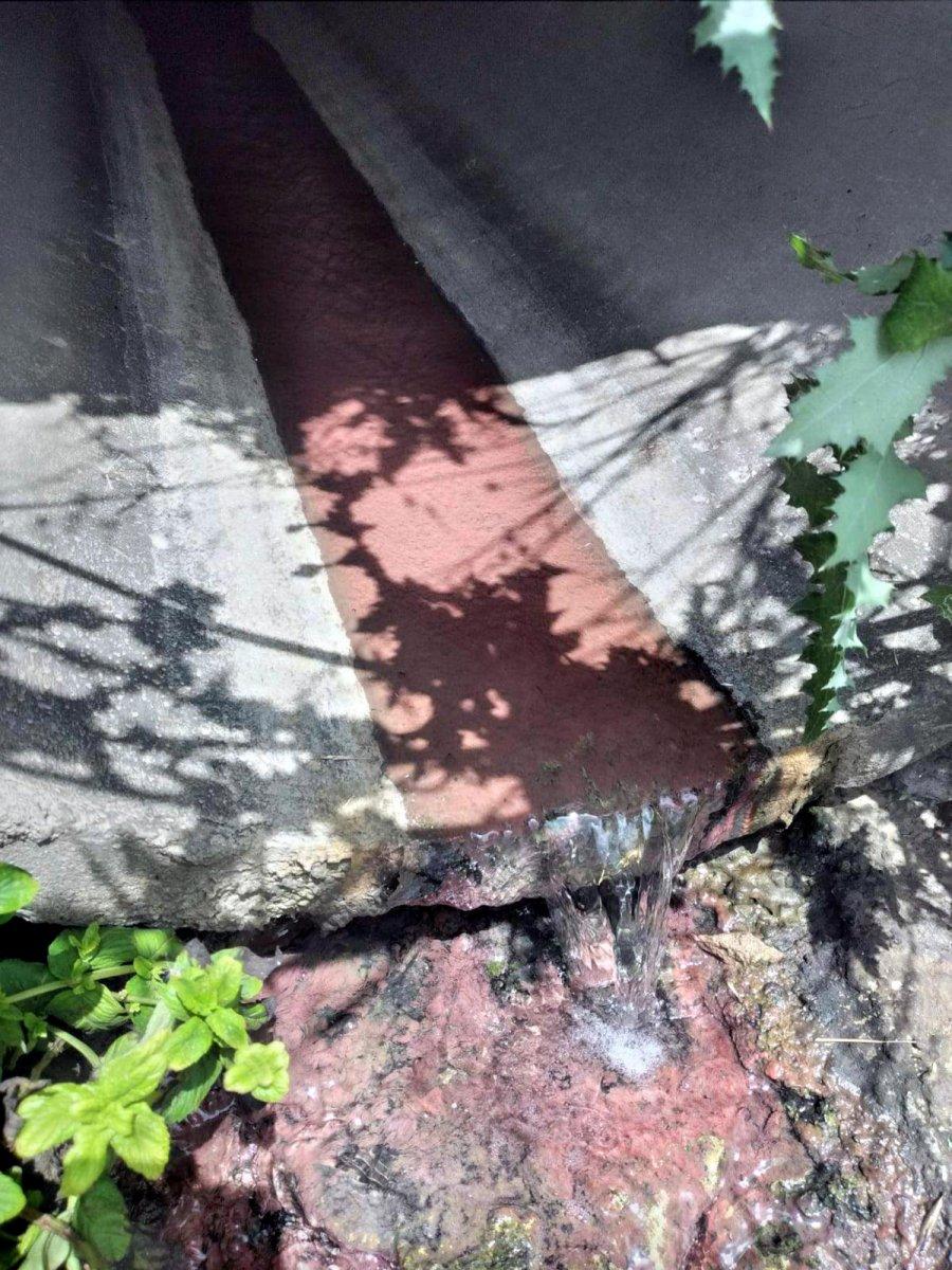 Tekirdağ'da Çorlu Deresi'ne dökülen su kanalı kırmızıya döndü