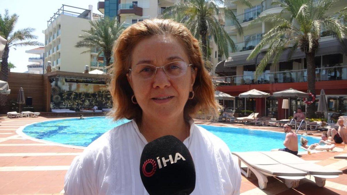 Marmaris'te havalar ısındı, plajlar doldu