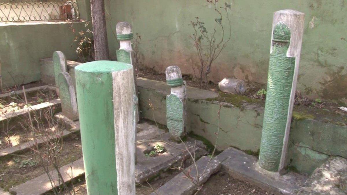 İstanbul'un fethinde görev alan askerin kabri harabeye döndü