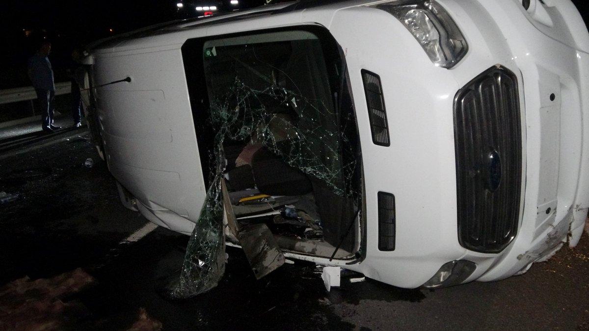 Osmaniye'de öğrencileri taşıyan minibüs devrildi: 17 yaralı