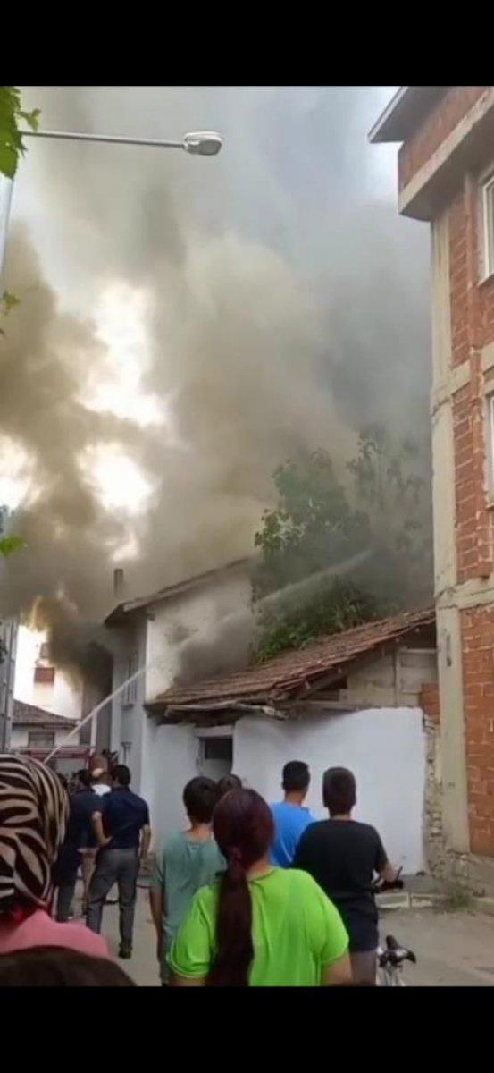 Bursa'da çıkan yangın sonrası ev kullanılamaz hale geldi