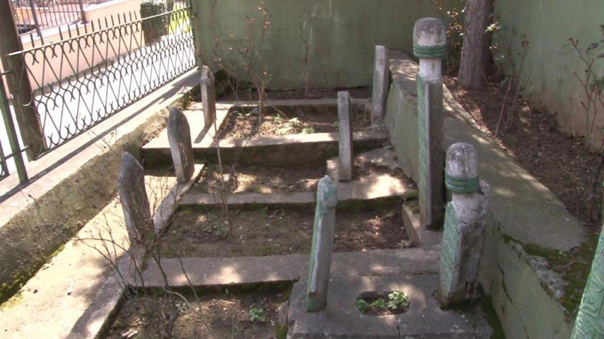 İstanbul'un fethinde görev alan askerin kabri harabeye döndü