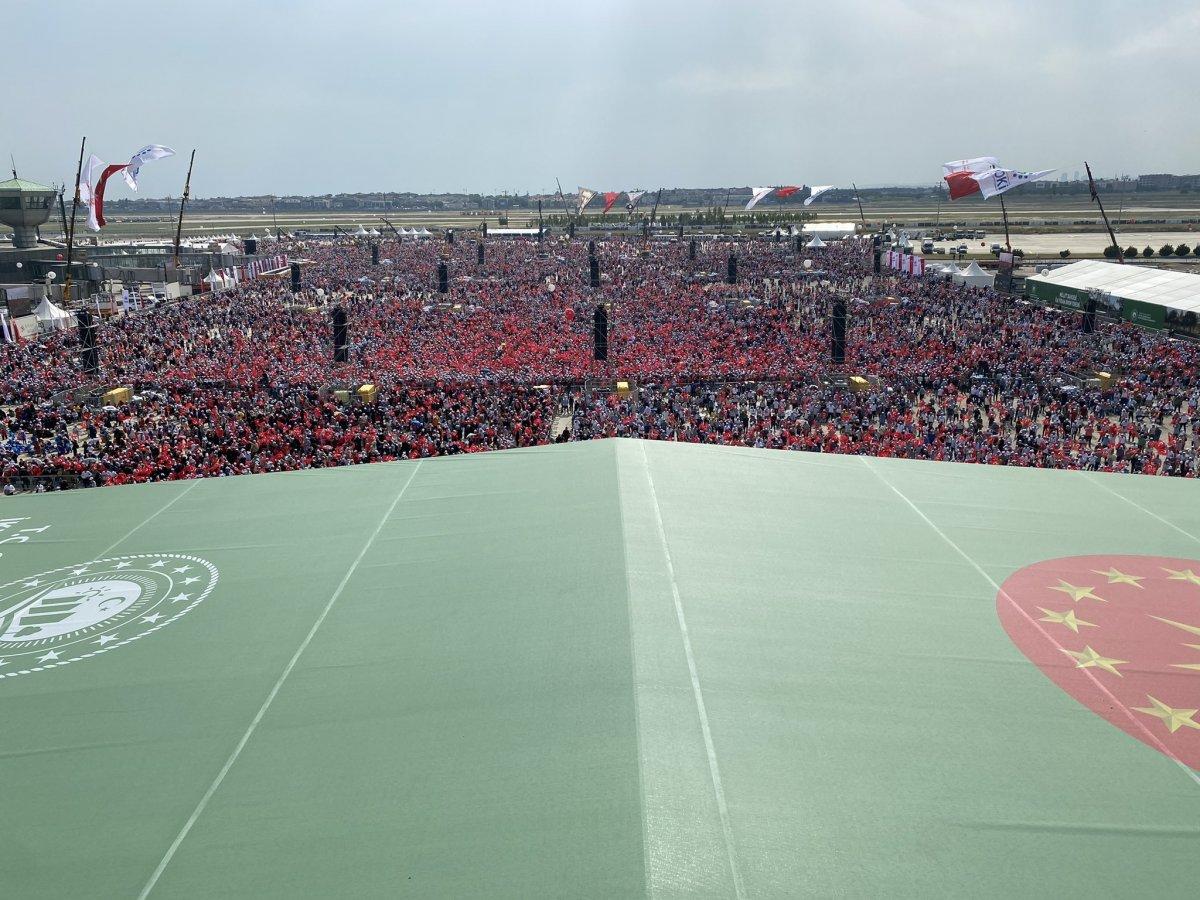 İstanbul'daki fetih kutlamalarına 560 bin kişi katıldı