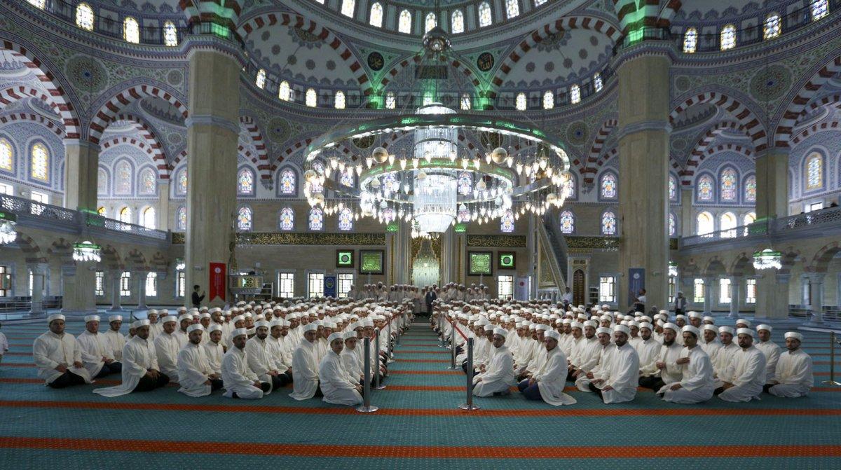 Yeşil Cami Kuran Kursu'ndaki 393 hafız, icazetle taçlandı