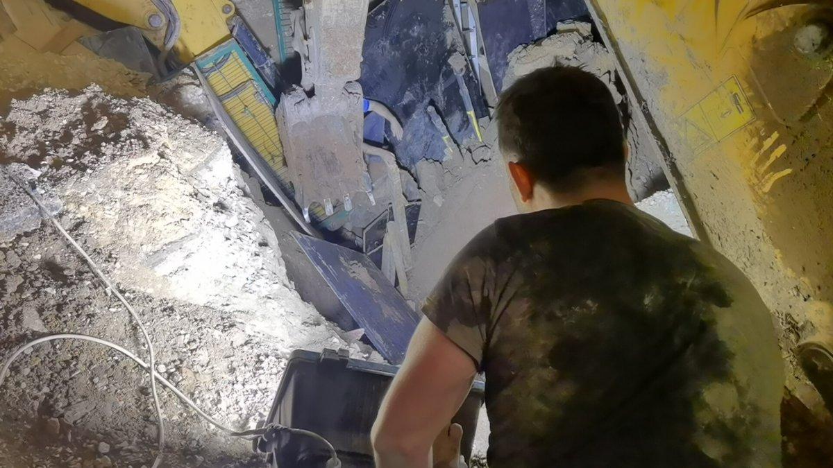 Bursa'da göçük altında kalan 2 işçi kurtarıldı