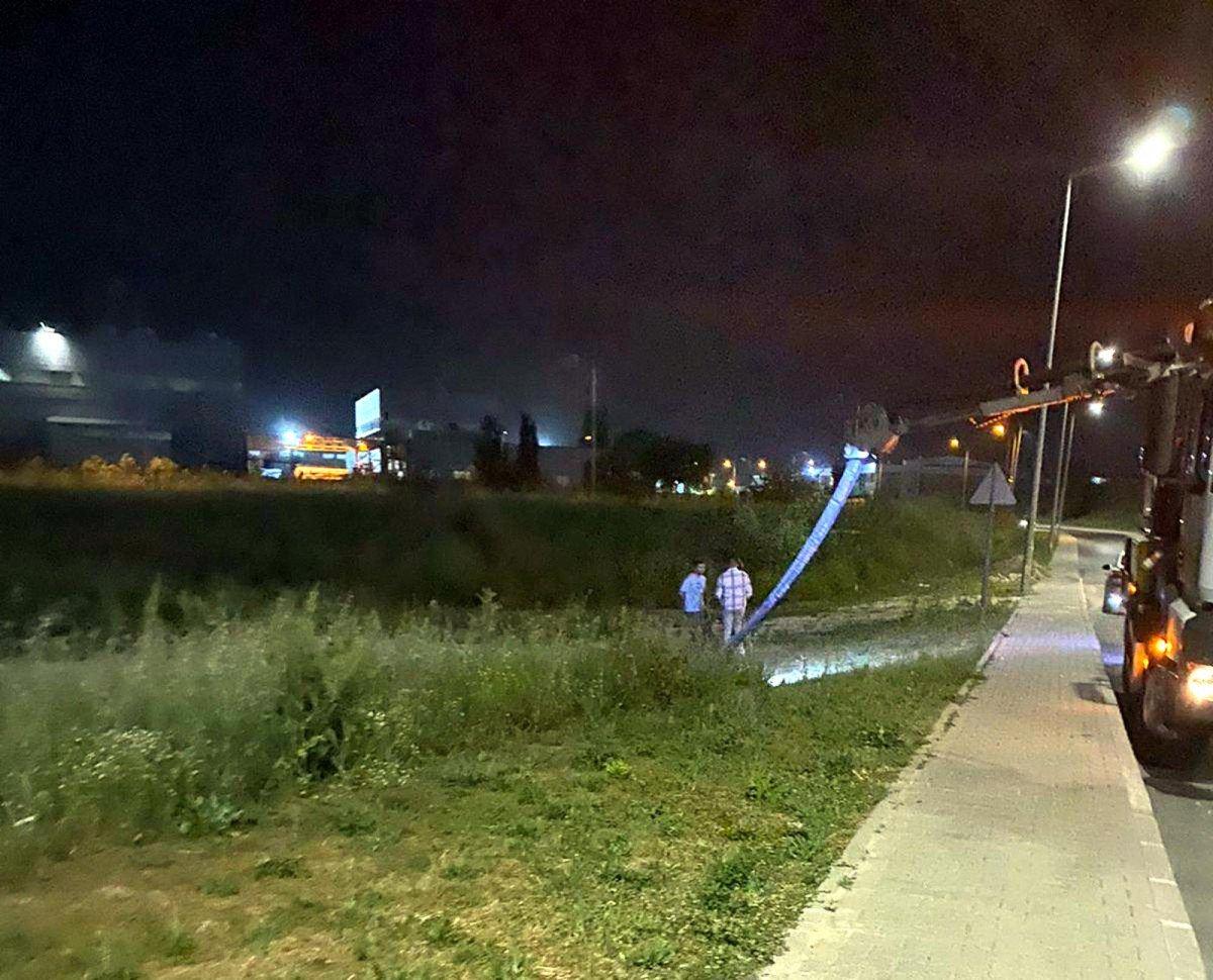 Tekirdağ'da Çorlu Deresi'ne dökülen su kanalı kırmızıya döndü