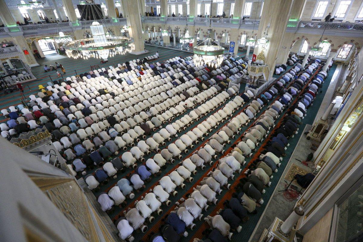 Yeşil Cami Kuran Kursu'ndaki 393 hafız, icazetle taçlandı