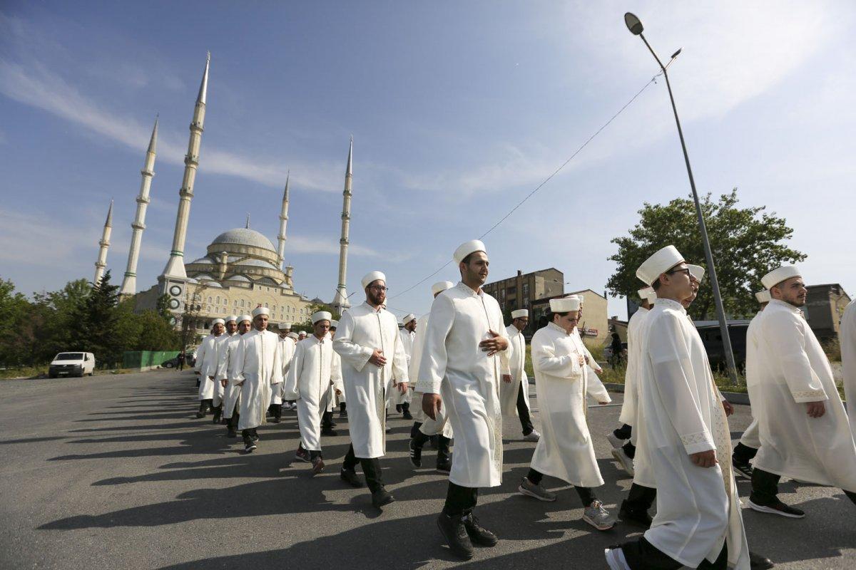 Yeşil Cami Kuran Kursu'ndaki 393 hafız, icazetle taçlandı