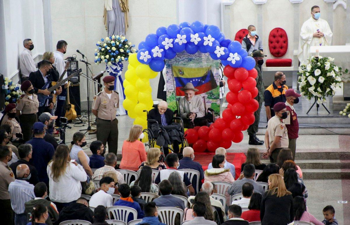 Dünyanın en yaşlı adamı 113'üncü yaşını kutladı