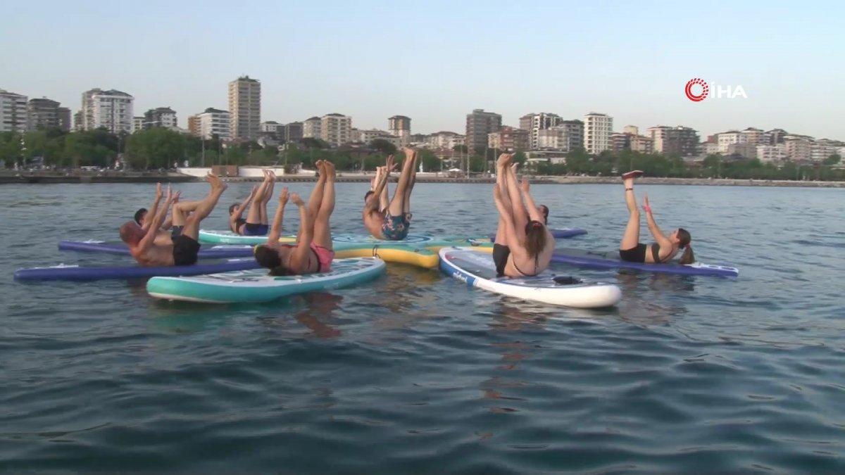 Caddebostan Sahili’nde yoga keyfi