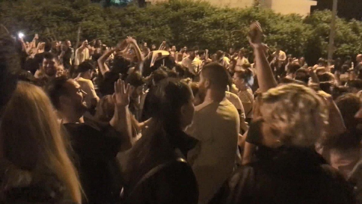 Şişli’de konser sonrası sokakta taşkınlık