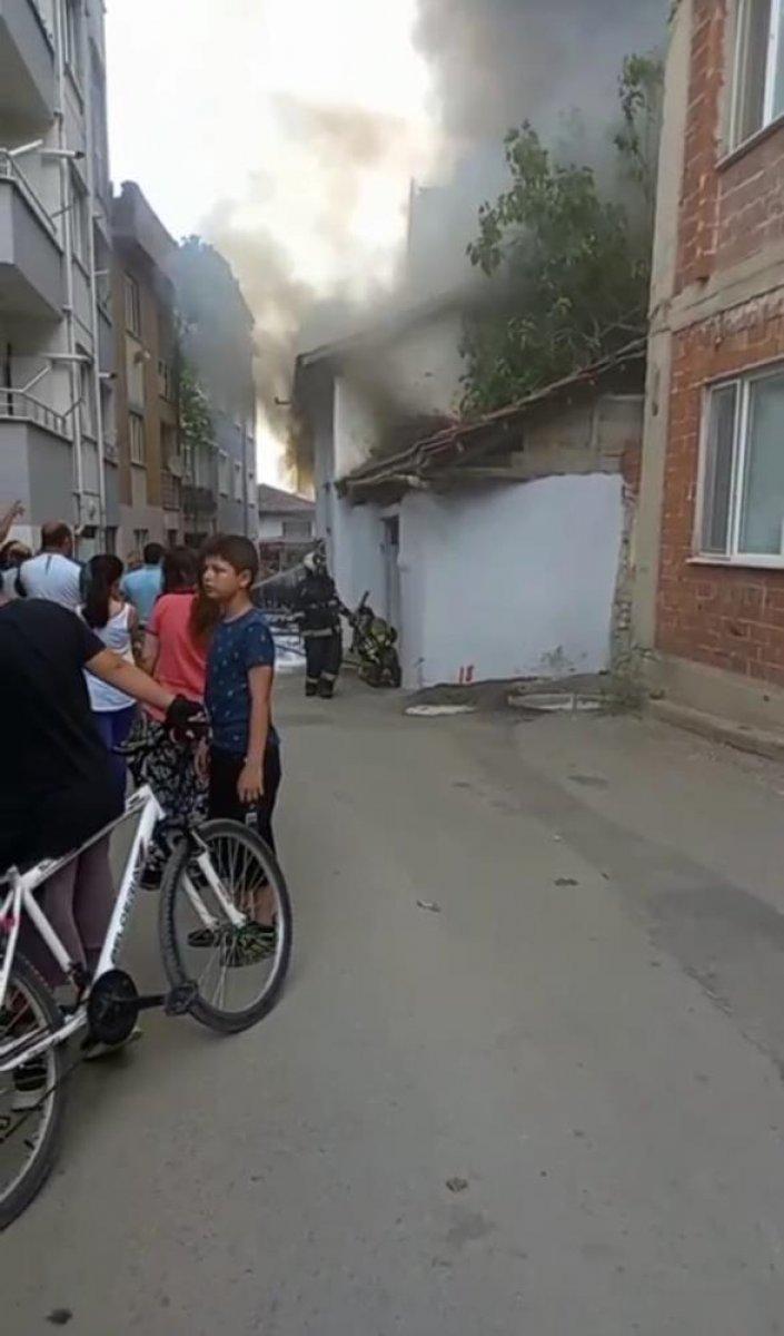 Bursa'da çıkan yangın sonrası ev kullanılamaz hale geldi