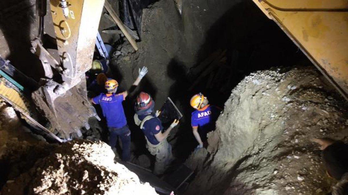 Bursa'da göçük altında kalan 2 işçi kurtarıldı