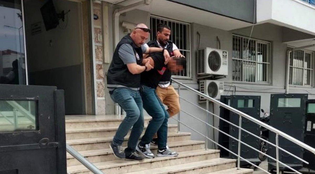 İzmir'de motosikletli şahıs, ceza yazan polise saldırdı